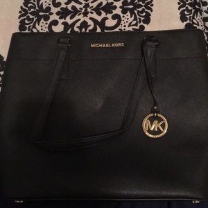 Black Micheal Kors handbag
